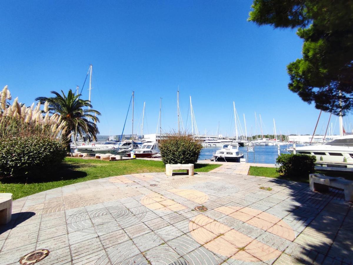 Magnifique T2 Au Calme Avec Une Superbe Vue Sur Le Port Canet-en-Roussillon Exterior photo