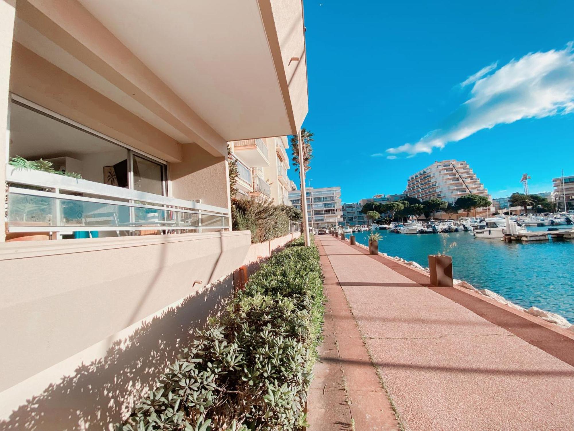 Magnifique T2 Au Calme Avec Une Superbe Vue Sur Le Port Canet-en-Roussillon Exterior photo