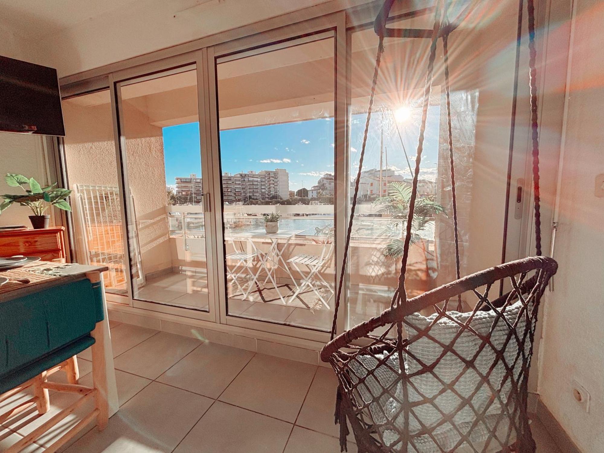 Magnifique T2 Au Calme Avec Une Superbe Vue Sur Le Port Canet-en-Roussillon Exterior photo